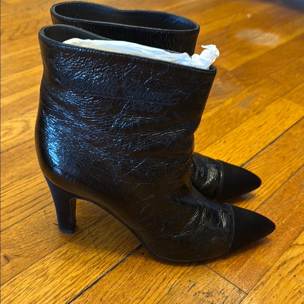 CHANEL Black Leather Women's Crinkle Ankle Boots Embroidered Gabrielle CC 38.5